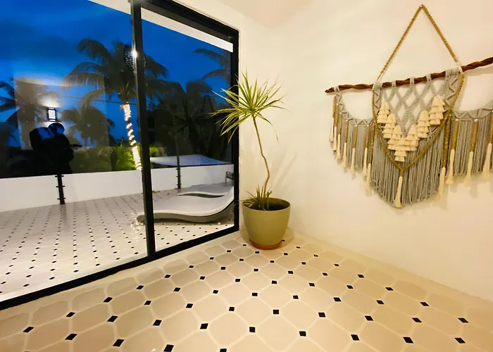 Exclusive Steps From The Playacar *