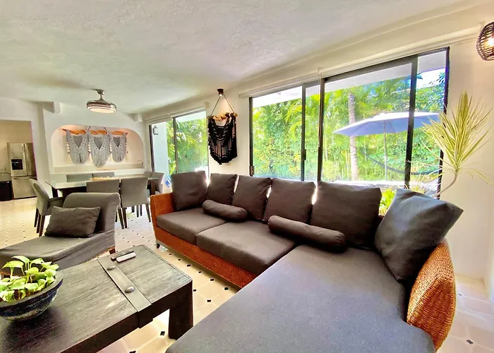 Exclusive Steps From The Playacar *