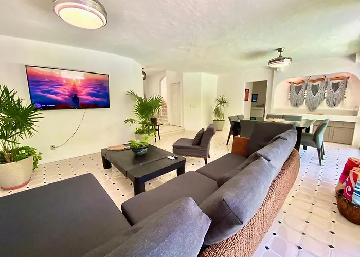 Exclusive Steps From The Playacar *