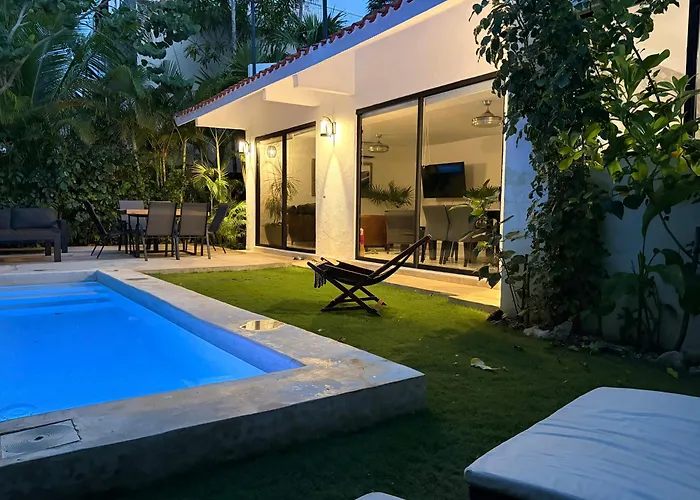 Exclusive Steps From The Playacar